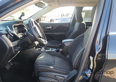 2016 Jeep Cherokee Latitude z USA, uszkodzony, nr VIN 1C4PJMCS0GW163013